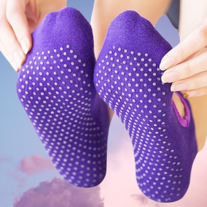 c3d3d370cf2df37ea8c34ac57251ff92-removebg-preview Non-Slip Yoga Socks and Gloves